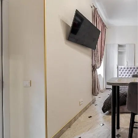 Luxury Flat Near Opera 2 Apartment